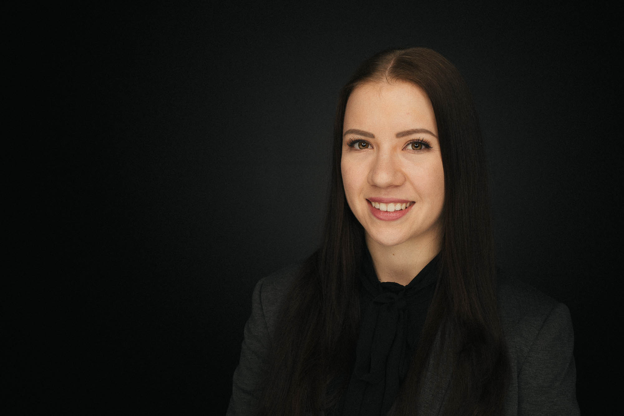 Export x3 Headshot  06264 Dez 01 2019 Headshots 2019  Miro Nicole Nadine